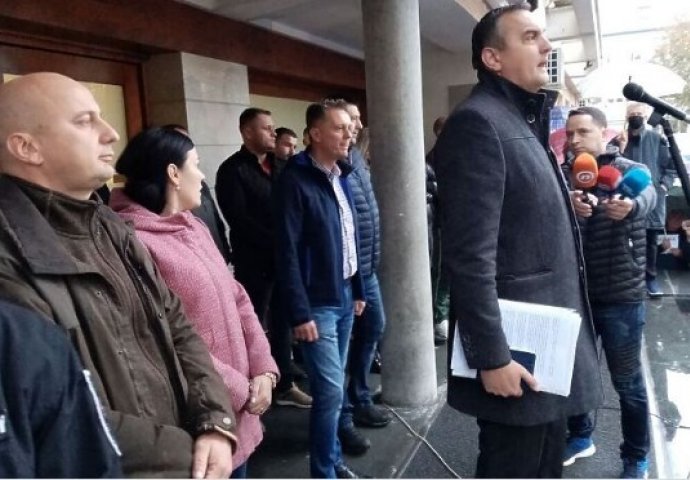 Gradonačelnik Prijedora na skupu poručio da ga je Dodik zvao tri puta i dao mu podršku