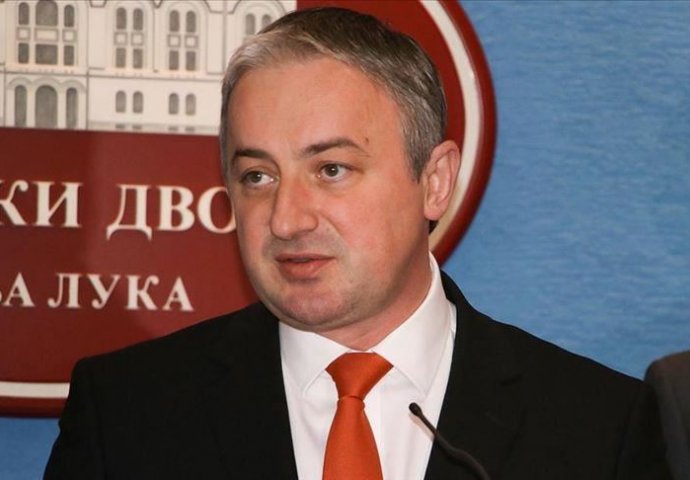 Borenović: Inzko je nametanjem zakona stvorio ogromnu krizu, dao je priliku Dodiku i Izetbegovću da zveckaju oružjem