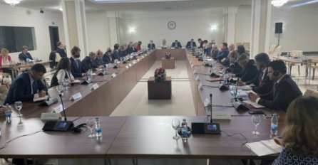 DEBAKL MILORADA DODIKA: Pozvao 28 ambasadora na sastanak, EVO KOLIKO IH SE POJAVILO