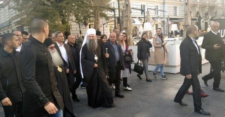 Patrijarh Porfirije i episkopi prošetali centrom Sarajeva