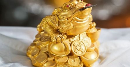 AKO JE NEMATE, ODMAH ĆETE JE NABAVITI: Žaba bogatstva privlači NOVAC U KUĆU, evo gdje je morate staviti