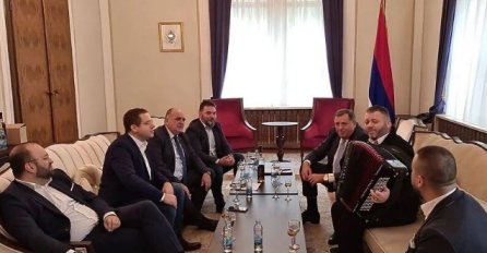 Dodik nastavlja ponižavati i sebe i državu: U Predsjedništvo doveo harmonikaša pa nazvao mamu