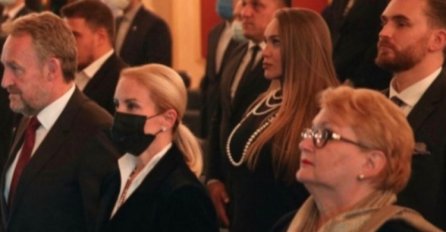 Jasmina Izetbegović s mužem Ćamilom stigla na Akademiju povodom 18. godišnjice smrti Alije Izetbegovića