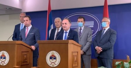 Opozicija u NSRS: Po hodnicima su hvatali poslanike za 44 glasa za dnevni red