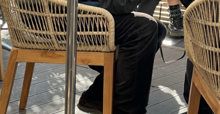 "OVO JE HOROR" NEKO JE DANAS USLIKAO OVOG ČOVJEKA U BEOGRADSKOM KAFIĆU: Svi su gledali u njegovu obuću i ne mogu se načuditi 