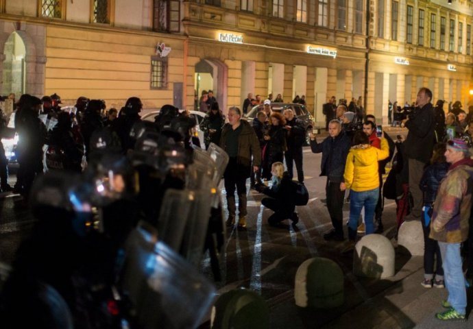 Više hiljada demonstranata na ulicama Ljubljane: Protestuju protiv epidemioloških mjera vlade Janeza Janše
