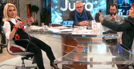 UŠLA U STUDIO I VEZALA JOVANU JEREMIĆ USRED EMISIJE: Haos na Pinku, gosti nijemo gledali (FOTO)