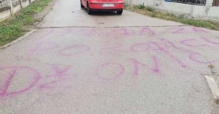 SKANDALOZNO! U selu osvanuo grafit podrške osumnjičenom za ubistvo porodice Đokić