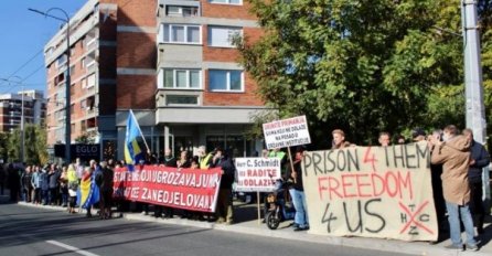 Protest građana kod OHR-a: Trenutak je više nego kritičan (FOTO/VIDEO)