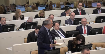 Poslanici HDZ-a ugasili monitore, izvukli kartice da ne glasaju