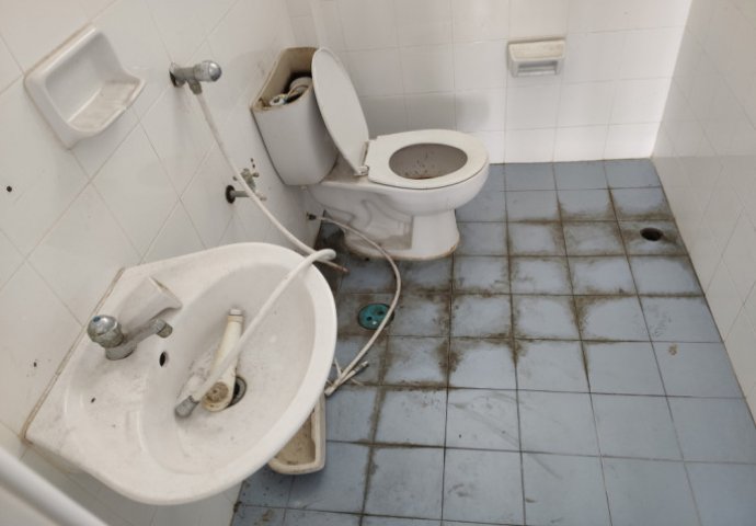 MAGIČNA PASTA ZA ČIŠĆENJE KUPATILA: Blještavo bijele sanitarije uz pomoć 3 sastojka koje već imate - Namažete i samo obrišete (RECEPT)