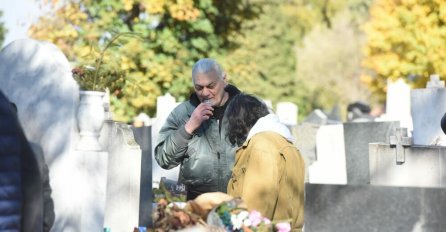 ODRŽAN POMEN MARINI TUCAKOVIĆ: 40 dana nakon smrti na groblju se pojavili Laća i Futa, a od estrade došli samo oni (FOTO)