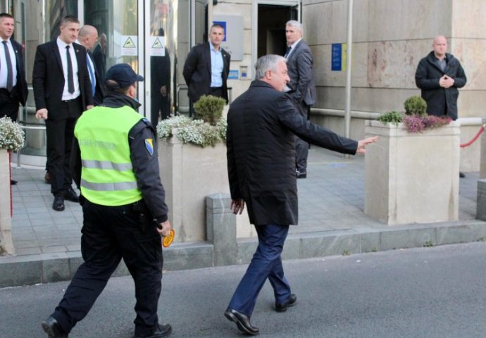 Stigla i opozicija iz RS-a na pregovore u zgradu Delegacije EU