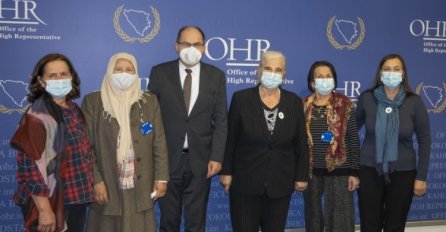 SCHMIDT SE SASTAO SA MAJKAMA SREBRENICE: Poricanje genocida ostaje tamna mrlja u procesu pomirenja u BiH