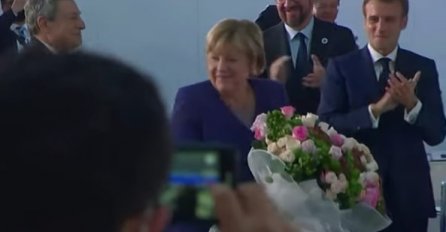 Lideri G20 “oprostili se” od Merkel višeminutnim pljeskom i buketom ruža