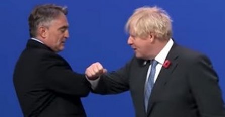 Pogledajte srdačan susret Željka Komšića s Borisom Johnsonom: Kamera snimila 