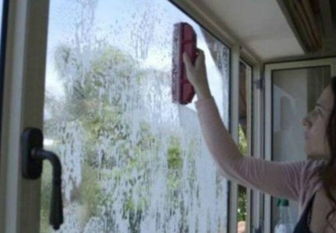 3 MJESECA NISAM PIPNULA PROZORE, A ONI I DALJE BLISTAJU, bez mrlje: Ova žena je otkrila trik savršeno čistih prozora