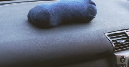 MNOGI LJUDI STAVLJAJU ČARAPE PREKO NOĆI NA KONTROLNE PLOČE AUTOMOBILA: Ovaj trik će vas spasiti ovaj zime (VIDEO)
