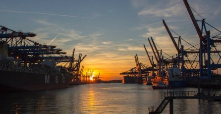 PUCANJE GLOBALNOG LOGISTIČKOG LANCA I ZAŠTO SE SITUACIJA NEĆE TAKO BRZO POPRAVITI: I najmanji problemi stvaraju velike, sistem koji je bio na snazi 100 godina više ne funkcionira, a sad na red dolaze dostupnost hrane i temelji zapadnog konzumerizma