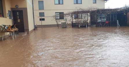 EKIPE CIVILNE ZAŠTITE I VATROGASCI NA TERENU: Najkritičnije u Jablanici i na Ilidži