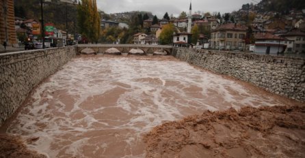 Načelnik Hadžibajrić i gradonačelnica Karić u zajedničkom obilasku terena: Situacija u Starom Gradu pod kontrolom, preventivno djelovanje je ključno