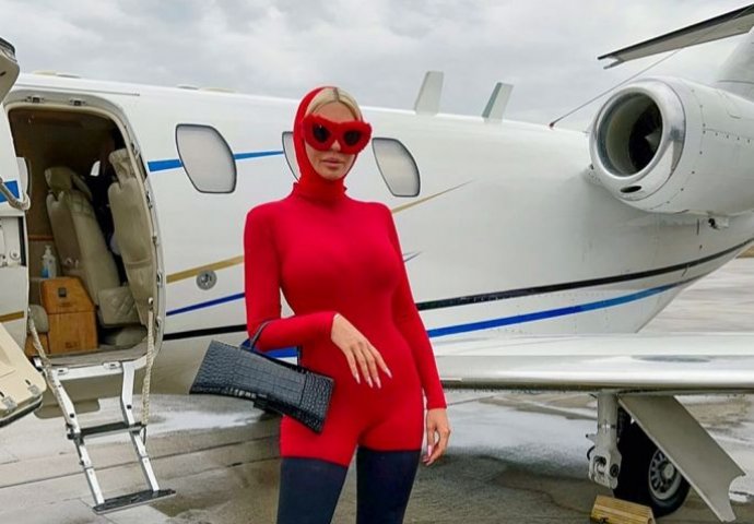 Karleuša u kostimu CRVENKAPICE, ALI SVI ZINULI U 1 DETALJ: Vidite li ga vi - NEVJEROVATNO