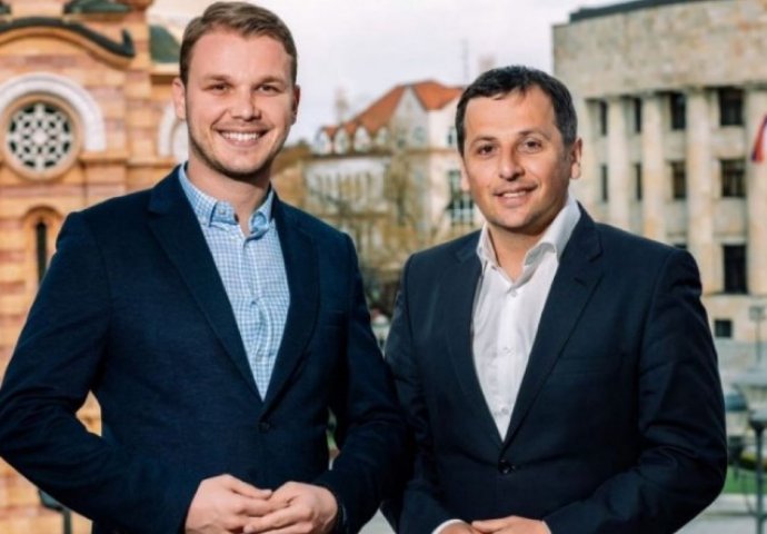 Stanivuković i Vukanović večeras gledaju Dnevnik BN televizije ispred zgrade RTRS