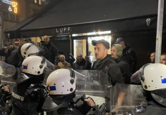 Završeni protesti kod murala zločincu Ratku Mladiću