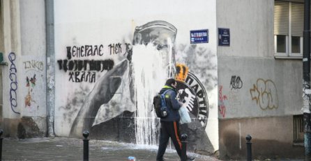 Uspjeli su: Uništen mural Ratku Mladiću u Beogradu