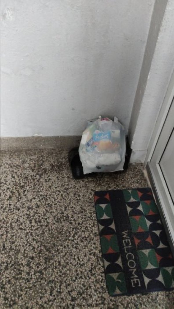 smece-ispred-zgrade-tviter-11nov