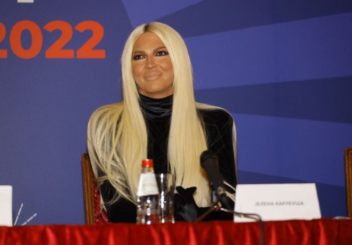 KARLEUŠA PITALA ATINU ZAŠTO JE NESTALA SA DRUŠTVENIH MREŽA: Odgovor njene kćerke je ostavio u šoku!