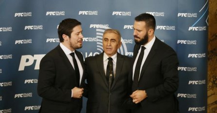 PRETUŽNO NA KOMEMORACIJI: Sinovi Marinka Rokvića SLOMLJENI od bola zapjevali za OCA Šabanovu najtužniju pjesmu SUZE IM SE SLIVAJU