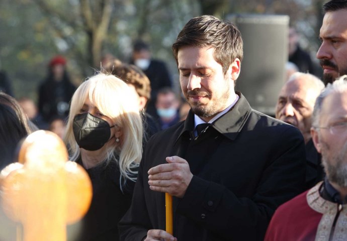 Nikola Rokvić održao oproštajni govor na sahrani: Unuk Despot ti je obećao da će naći lijek protiv smrti