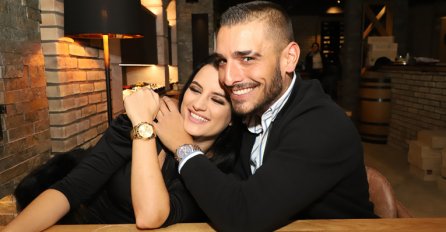 DARKO LAZIĆ DOBIO IZNENAĐENJE OD BARBARE, A ONDA UGLEDAO PORUKU: Svi pucaju od smijeha (FOTO)