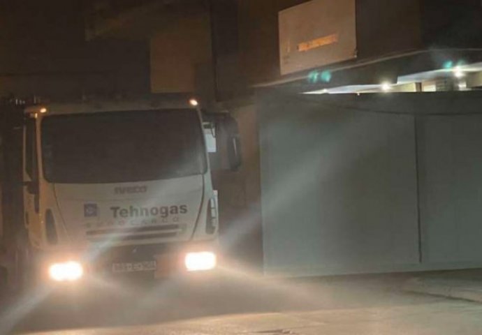 Čitatelji poslali snimak: Kamion firme "Tehnogas", upletene u aferu "Kiseonik", dovezao boce kisika na UKC RS?