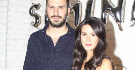 OGLASILA SE MARINKOVA SNAJKA SARA: Objavila sliku sa stomakom do zuba i oprostila se od svekra (FOTO)