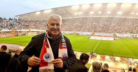 Čović sa šalom Zrinjskog bodrio Hrvatsku na tribinama u Splitu