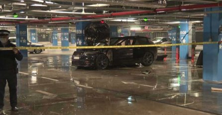 U tržnom centru "Delta" u Banjoj Luci planuo skupocjeni Range Rover