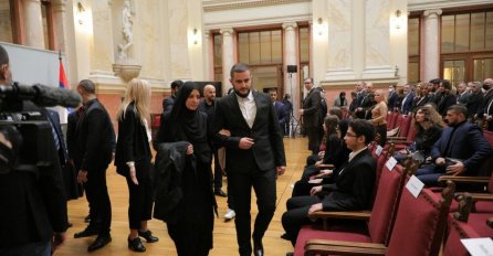 OVO JE PORODICA MUAMERA ZUKORLIĆA - dvije supruge i osmoro djece: DANAS STIGLI NA KOMEMORACIJU U SKUPŠTINU SRBIJE