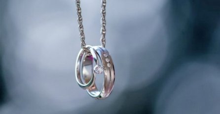 Vidjeli ste nekoga da nosi PRSTEN KAO PRIVJESAK NA LANČIĆU: Kad vidite kako LIJEPO ZNAČENJE ima, odmah ćete uraditi isto 