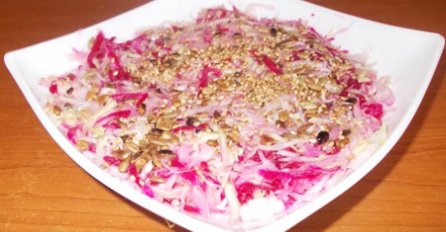 3 DANA PRIJE SPAVANJA JEDITE OVU VITAMINSKU SALATU: Regulira kiselinu u želucu i smanjuje težinu (RECEPT) 