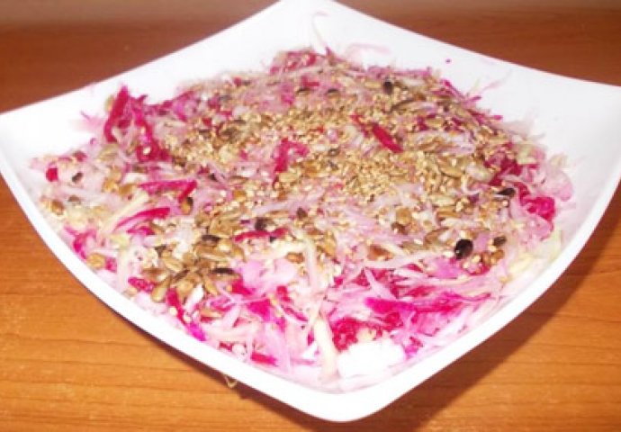 3 DANA PRIJE SPAVANJA JEDITE OVU VITAMINSKU SALATU: Regulira kiselinu u želucu i smanjuje težinu (RECEPT) 