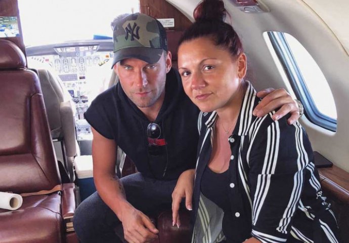 ZAJEDNO NA PUTOVANJU, KO JE CRNA S KOJOM JE DUŠKO OBJAVIO SLIKU: Sušta suprotnost od Karleuše, evo ko je ona