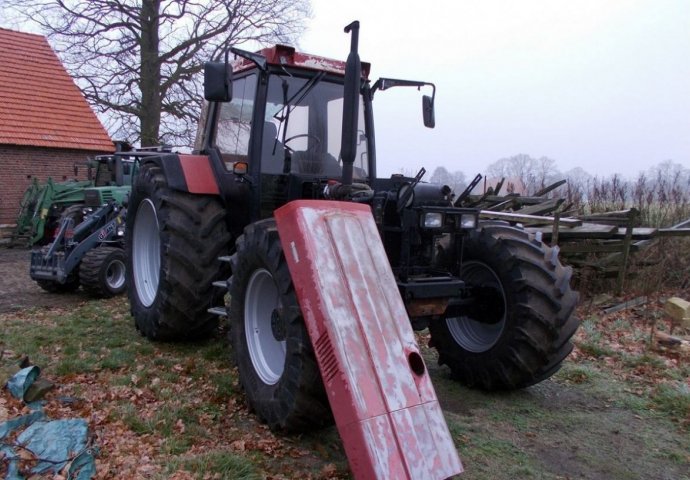 UŽAS U BIH: Dvogodišnje dijete palo sa trakora, ljekari mu se bore za život