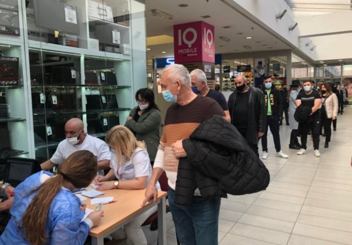 Počela vakcinacija na Ilidži: Građanima na raspolaganju tri doze vakcina