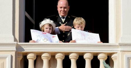 SLIKA SA BALKONA U MONAKU RASPLAKALA CIJELI SVIJET: Potresna poruka najtužnijoj princezi! (FOTO)
