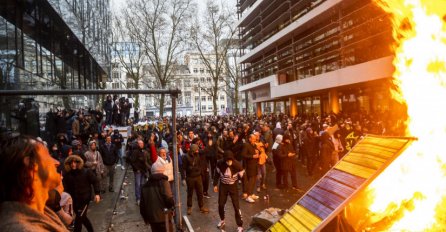 Potpuni haos u glavnom gradu EU: Protest protiv mjera se pretvorio u ulični rat prosvjednika i policije
