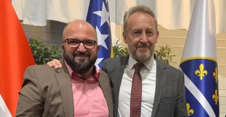 Mulahusić koji je u BiH hapšen zbog širenja mržnje fotografisao se s Izetbegovićem i Novalićem