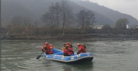 Spasioci i danas tragaju za radnikom koji je nestao u rijeci Bosni