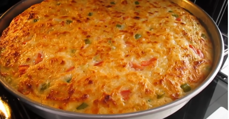 TURSKA PITA KOJA JE ODUŠEVILA CIJELI SVIJET: Nema kore i pravi se nikad lakše - recept ima 10 miliona pregleda! (VIDEO)